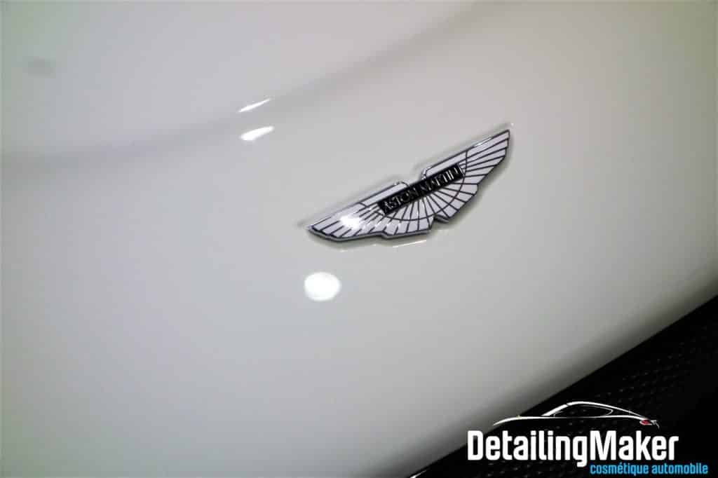 logo aston martin carrosserie