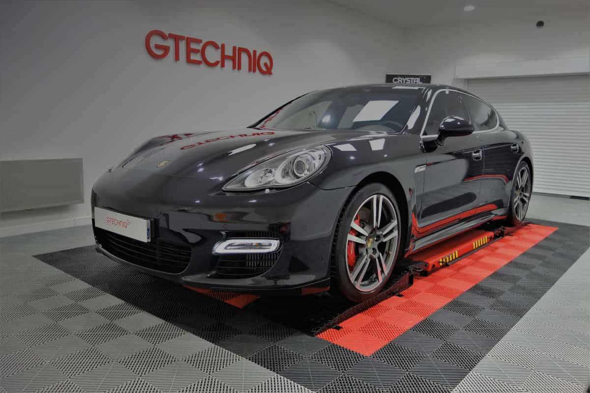 detailing Porsche Panamera turbo s