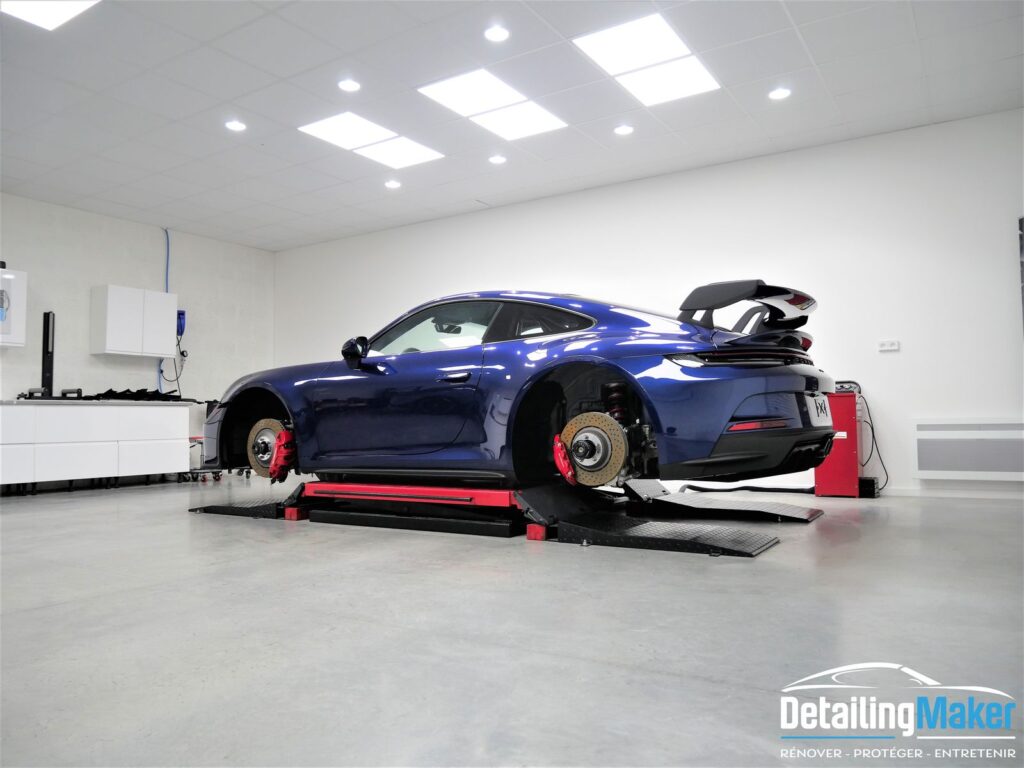 detailing Porsche 992 GT3