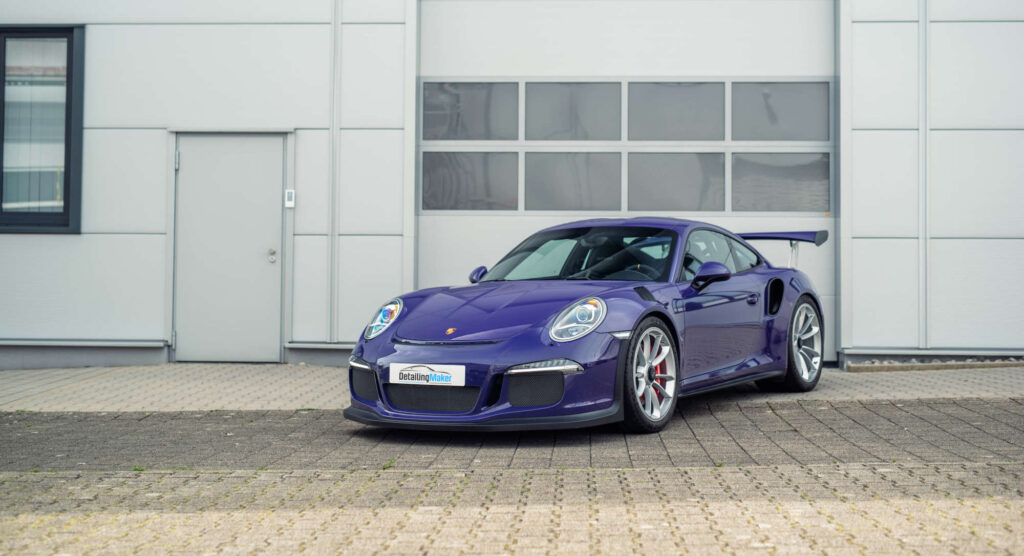 Covering violet Porsche GT3 RS