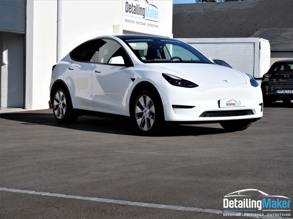 Tesla Model Y Blanche