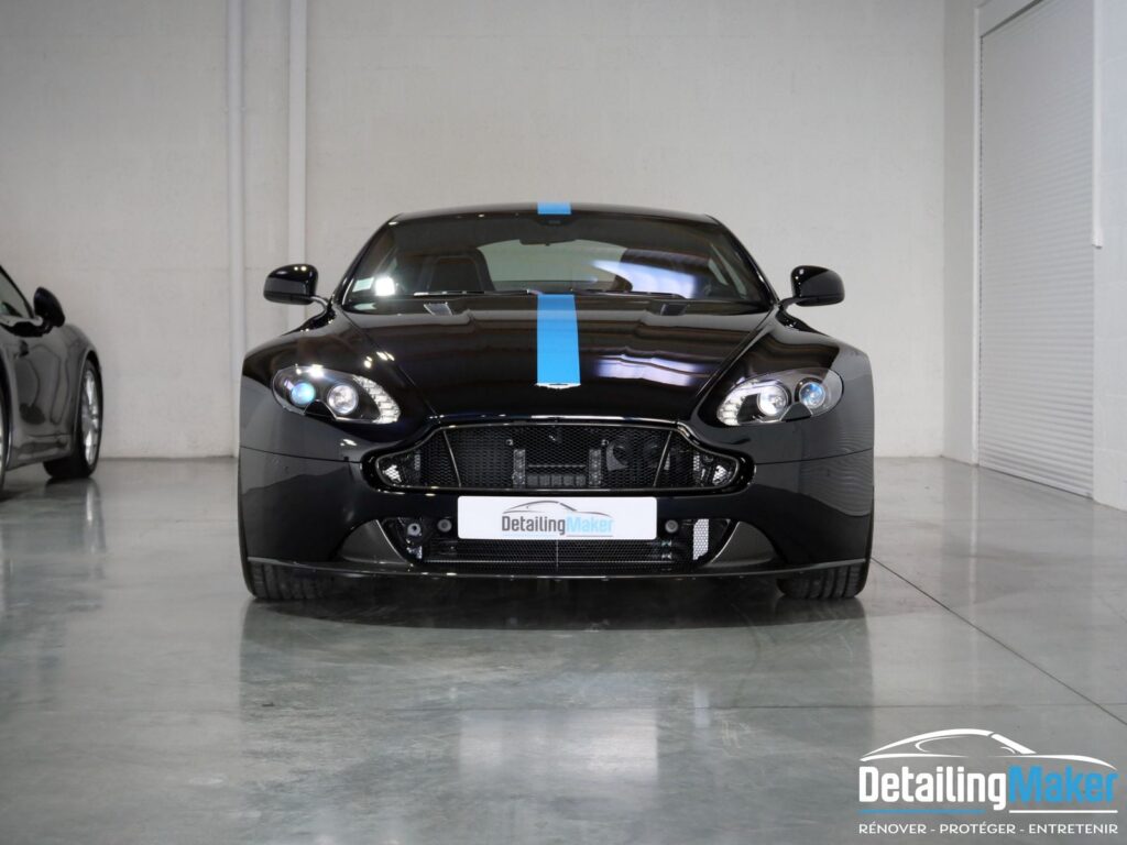 Aston Martin Vantage V8 AMR