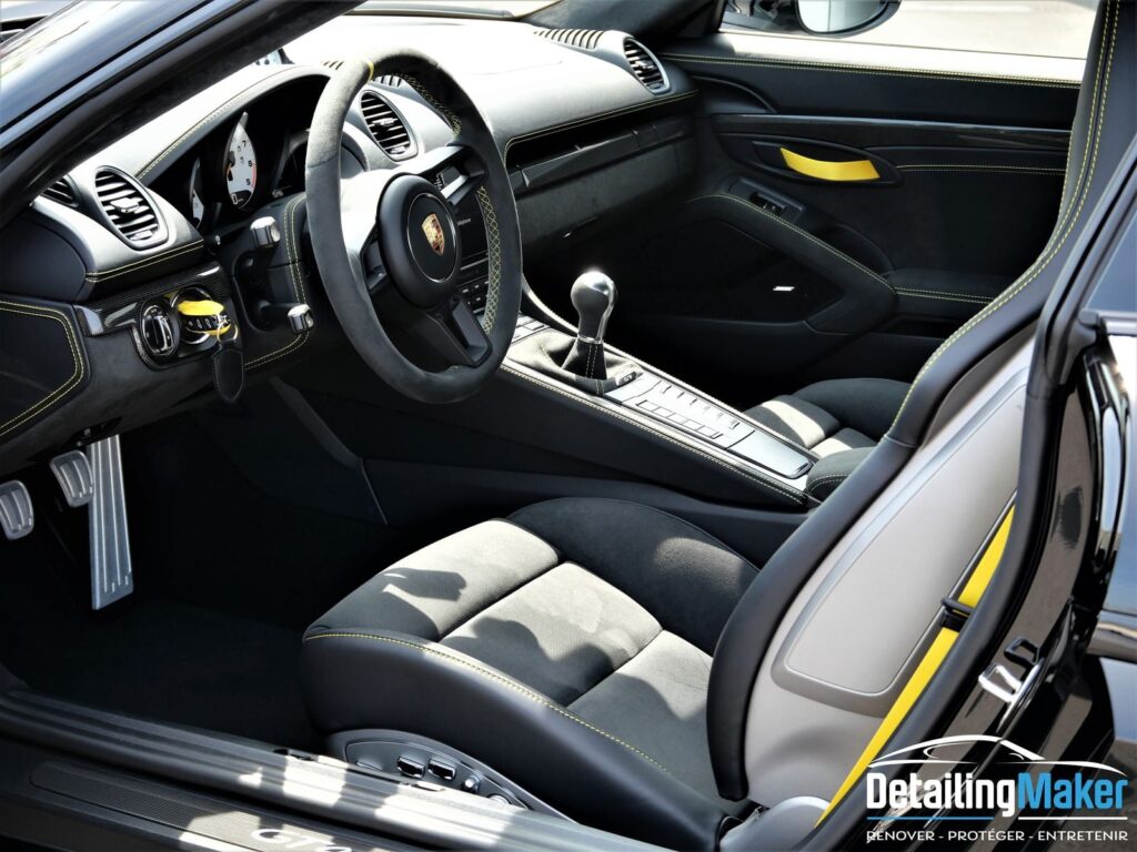 Intérieur GT4 protection Alcantara et cuir