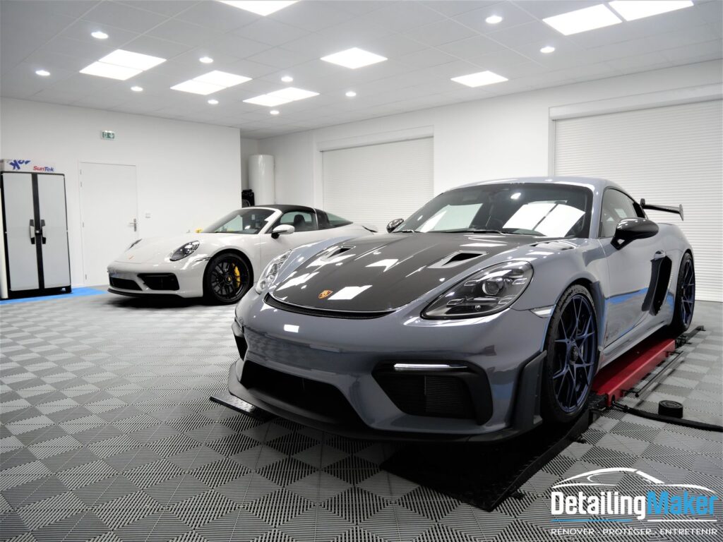 Porsche 718 Cayman GT4 RS et 992 Targa 4 GTS