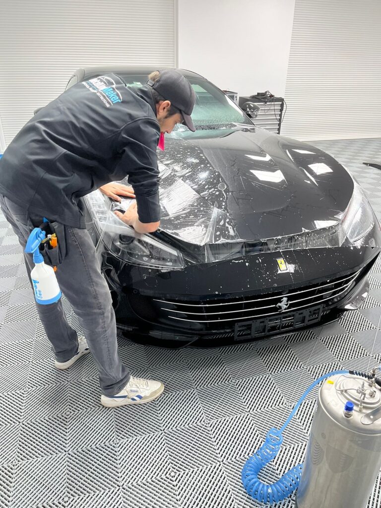 Film protection carrosserie sur capot Ferrari